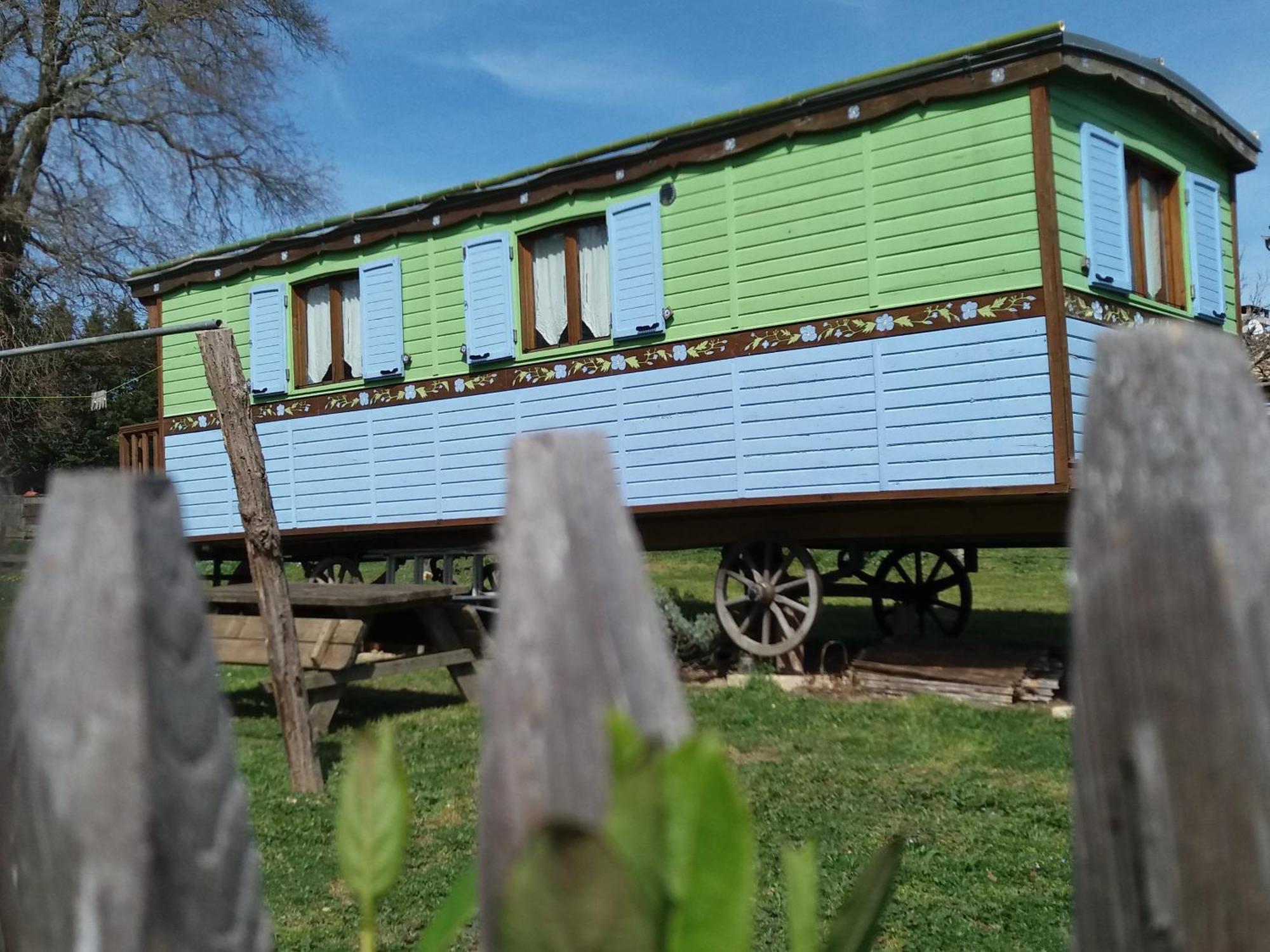 Roulotte Fleur Des Champs Villa Sigalens Екстериор снимка