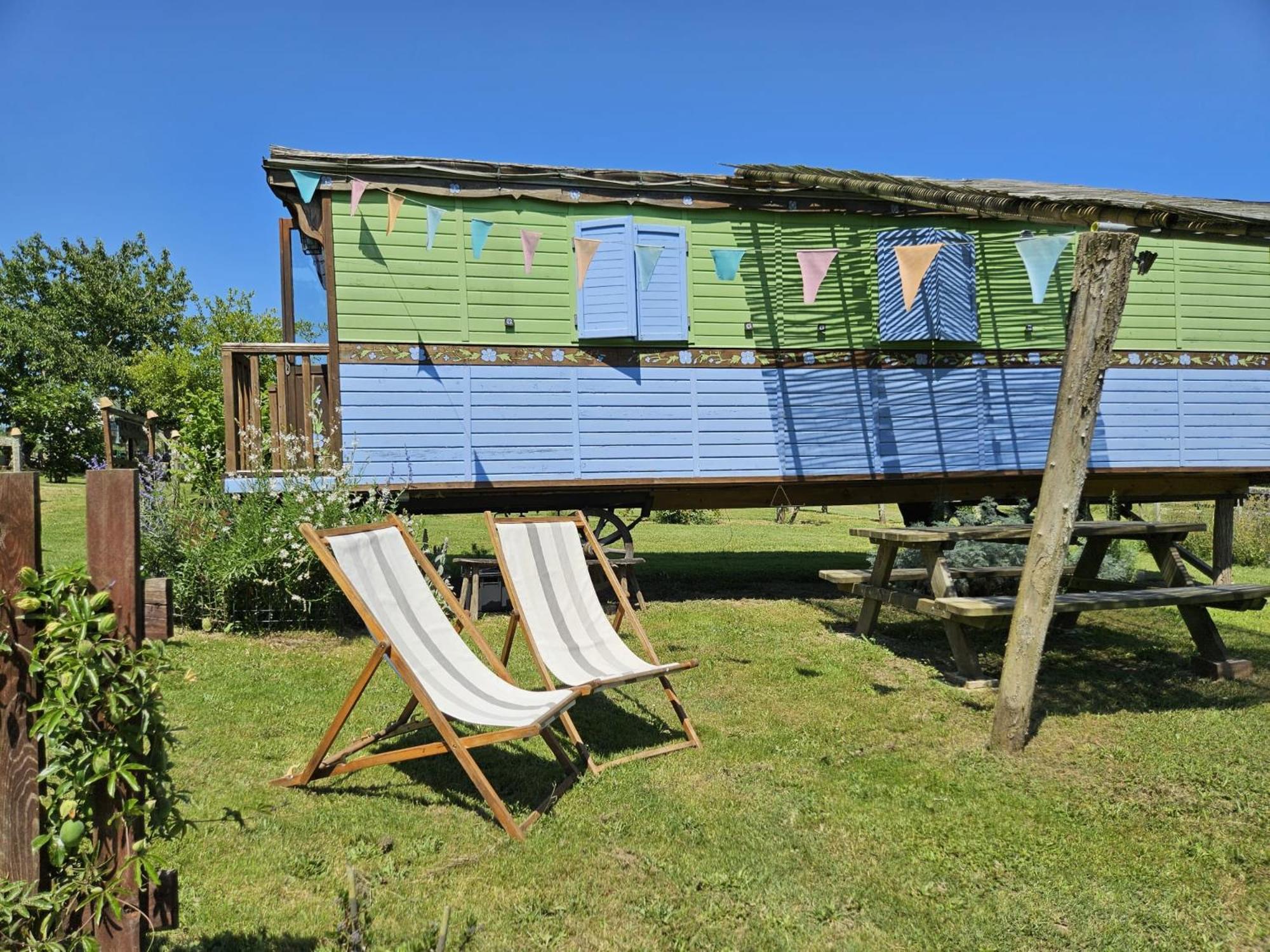 Roulotte Fleur Des Champs Villa Sigalens Екстериор снимка